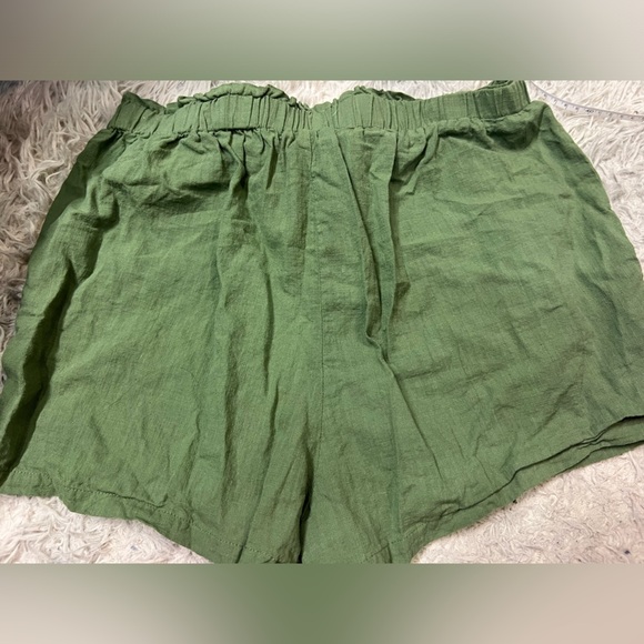 Belted Green Cotton shorts Size Large - Picture 5 of 6
